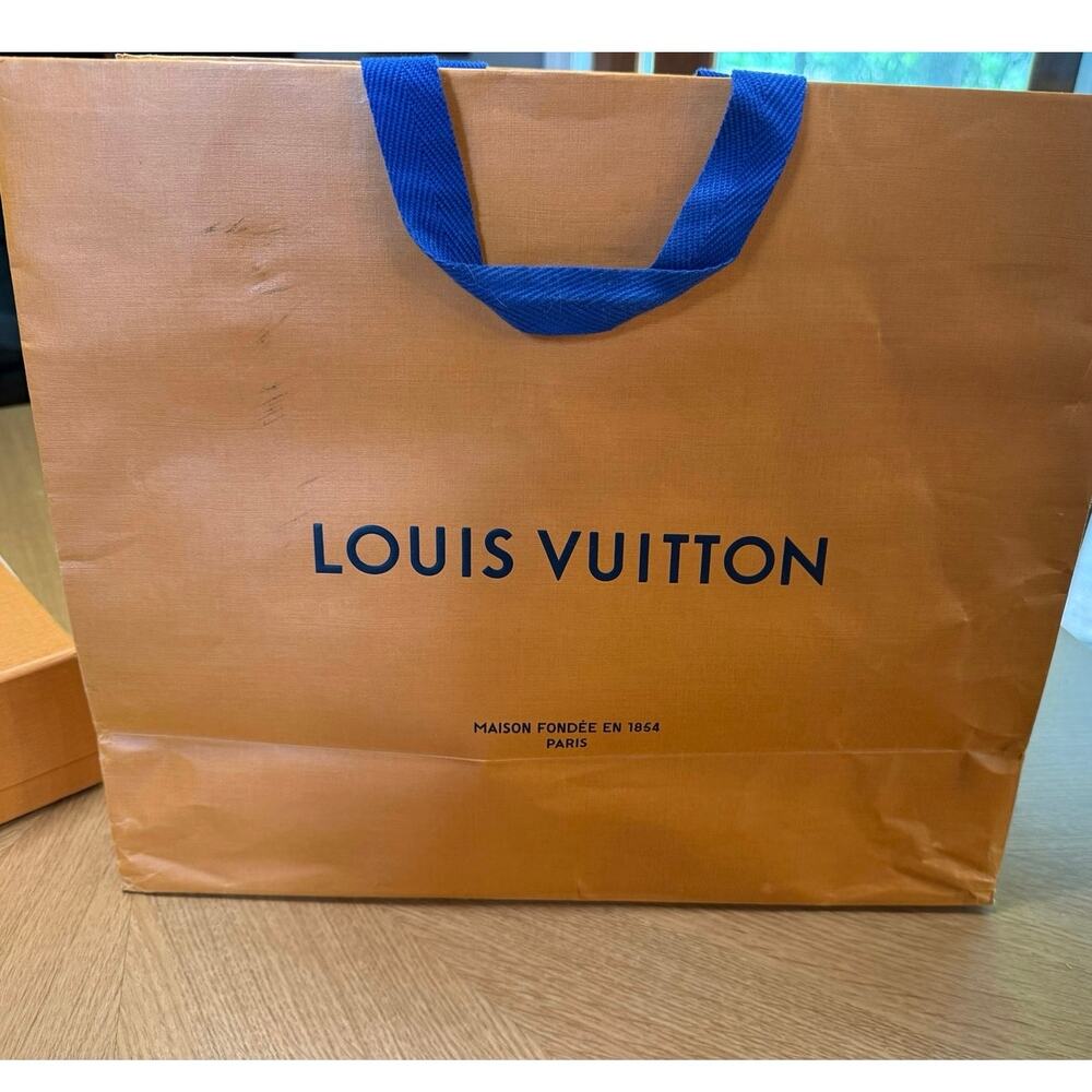 Louis Vuitton Gift Packaging - Picture 4 of 8